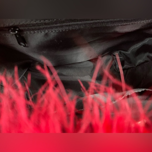 👁️Catching Adorable Brilliant Red Feather Embroidered Hat Hard Body Bag! - Picture 9 of 16
